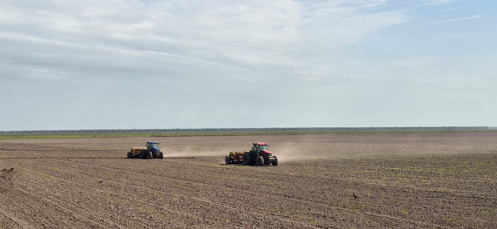 Preparación del suelo con maquinaria agrícola